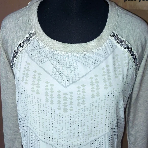 NWT Women's Jolt For Vanity Gray Aztec Patterned Sheer Knit Top - Picture 3 of 12
